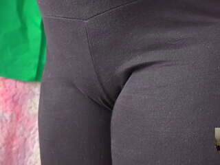 Těhotná camel toe