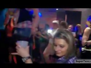 Smutsiga filma parten i natt klubb med cocksucking