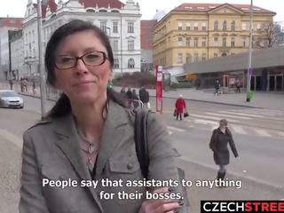 Cseh bevállalós anyuka titkárnő felvenni fel és szar