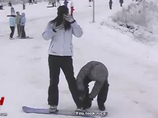 เอเชีย คู่ บ้า snowboarding และ ทางเพศ การผจญภัย แสดง
