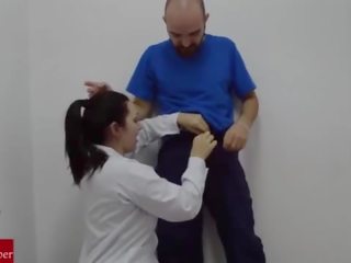 Un joven enfermera chupa la hospital´s manitas putz y recorded it.raf070