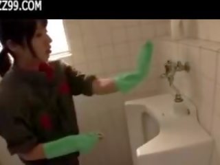Мозайка: очарователен чистач дава маниак духане в lavatory 01