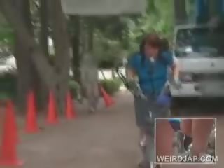 Hübsch teenager asiatisch babes reiten bikes erhalten muschi alle feucht