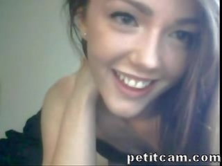 Incredibly attractive camgirl dražila živeti