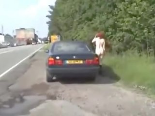 Gyzykly exhibitionist flashes to truck drivers