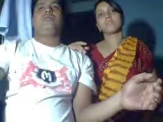 DELHI wali attractive Bhabi in saree exposed by husband for money